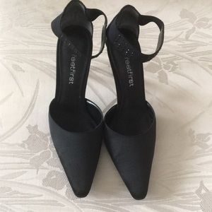 FEETFIRST Women’s Carmelda Black Satin Shoes Size 8M